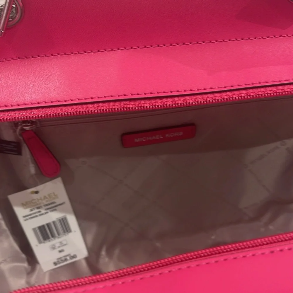 Michael Kors Pink Jet Set Travel Lg Signatr Logo Chain Shoulder Tote
Dragonfruit - Picture 5 of 16